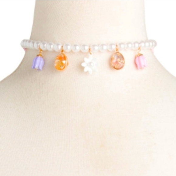 🔹️ Betsey Johnson🔹️ Pink Velvet Spring Easter Charm Pearl Necklace ✨️🤍 - Picture 2 of 2